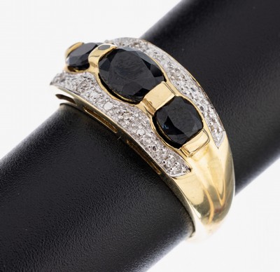 14 kt Gold Saphir-Diamant-Ring, GG 585/000,3 ovalfacett. Saphire zus. ca. 1.60 ct, 8 8/8-Diamanten zus. ca. 0.04 ct Weiß/p, RW 59, ca. 4.3 g