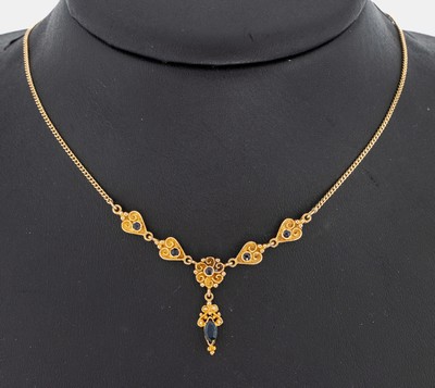14 kt Gold Saphir-Collier, GG 585/000, Mittelteil aus herzf. und geschwungenen Gliedern, 1 Saphirnavette und 5 rundfacett. Saphire zus. ca. 0.15 ct, ...