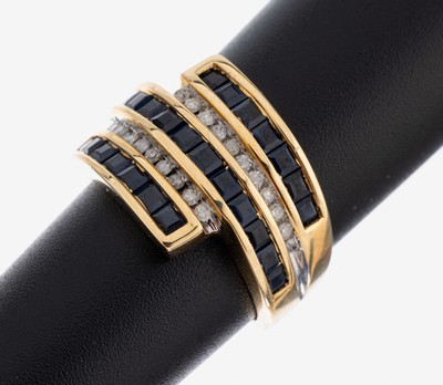 14 kt Gold Saphir-Brillant-Ring, GG 585/000, 27 Saphircarrees zus. ca. 0.56 ct, 22 Brillanten zus. ca. 0.44 ct Weiß/si, ca. 52, ca. 6.2 g