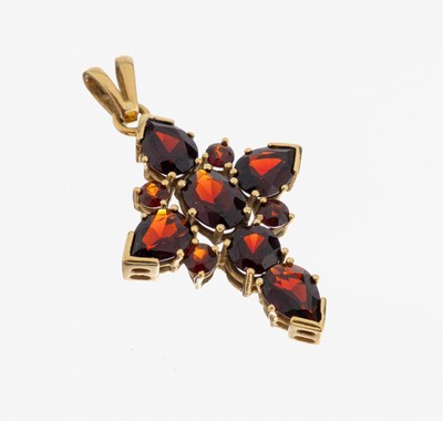 18 kt Gold Granat-Kreuzanhänger, GG 750/000, 10 facett. Granate in versch. Schliffformen zus. ca. 6.0 ct, ca. 3.5 x 2 cm, ca. 4.4 g