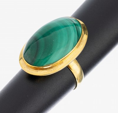 18 kt Gold Malachit-Ring, GG 750/000, schlicht, ovaler Malachit-Cabochon, RW 59, ca.9.2 g