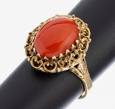 14 kt Gold Korallen-Ring, GG 585/000, ovaler Korallencabochon, Fassung durchbrochen,RW 56, ca. 5.4 g, Versand nur innerhalb der EU