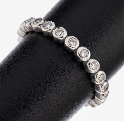 14 kt Gold Brillant-Memoryring, WG 585/000,rundum bes. mit 25 Brillanten zus. ca. 0.50 ctWeiß/si, RW 58, ca. 3.1 g, sollte gereinigt werden