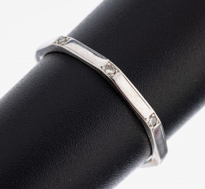 14 kt Gold Diamant-Ring, WG 585/000, 8-eckige Schiene, 8 8/8-Diamanten zus. ca. 0.08 ct Weiß/p1 (grav.), RW 59, ca. 1.6 g