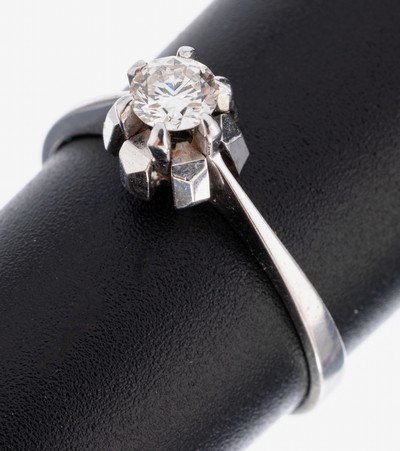 18 kt Gold Brillant-Ring, WG 750/000, Brillant ca. 0.25 ct Weiß/si, RW 58, ca. 2.6 g