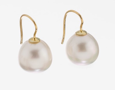 Paar 14 kt Gold Perl-Ohrgehänge, GG 585/000, 2 Südseezuchtperlen, D. ca. 15.31 mm, l. tropfenförm.
