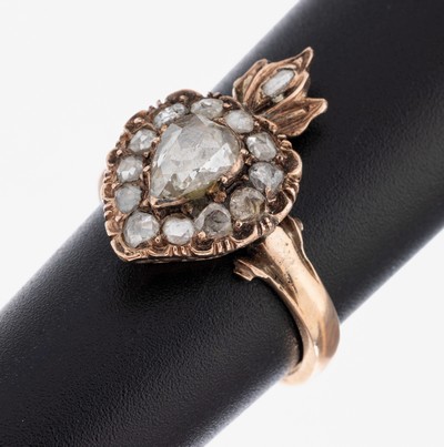 8 kt Gold Diamant-Ring, um 1870-80, GG 333/000 gepr., Ringkopf stil. Krone, tropfenf.Diamantrose ca. 0.45 ct, 13 Diamantrosen zus. ca. 0.50 ct, RW ...