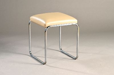 Stahlrohr-Hocker, wohl Mauser Werke, nach einem Entwurf nach Marcel Breuer, neu bezogen, ca. 48 x 41 x 42 cm, EZ 2