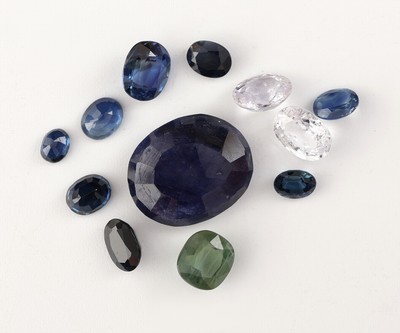 Lot 12 lose facett. Saphire zus. ca. 14.00 ct,in versch. Farben, Größen und Formen
