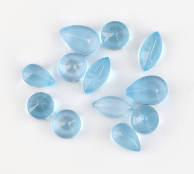 Lot 12 lose facett. Blautopase (beh.) zus. ca.ca. 5.60 ct, in versch. Größen, Formen und Farbnuancen