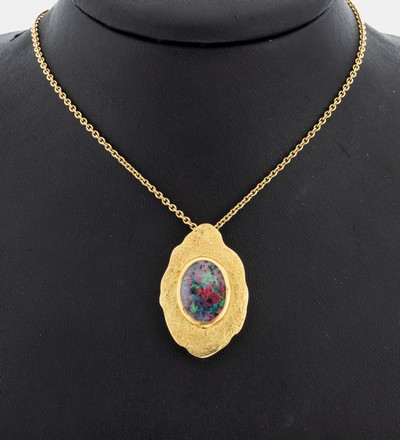 18 kt Gold Opal-Anhänger, GG 750/000, Oberfläche strukt., Boulderopal mit schönem Farbspiel in Blau, Grün und Rot, L. ca. 3.5 cm, an Kette, L. ...