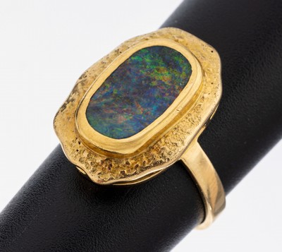 18 kt Gold Opal-Ring, GG 750/000, Ringkopf strukt., Boulderopal mit schönem Farbspiel in Blau, Grün und Rot, RW 49, ca. 5.2 g, Handarbeit, Unikat, ...