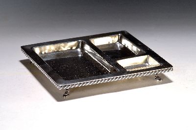Schreibtischaufsatz/Schale, Sterlingsilber, wohl um 1900, umlaufende Kordelbandeinlage, drei Feldereinteilungen, kleine Schale mit zusätzlichem ...