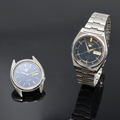 SEIKO 5 Sports 2 Armbanduhren in Stahl Referenz 7S26-8760 und 7009-3040, Japan 1990er Jahre, Automatik, Böden verschr., 1x orig. Gliederband m. ...