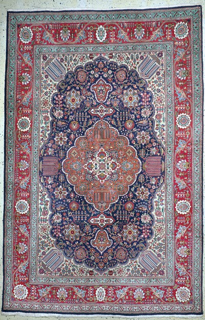 Täbriz alt, Persien, Mitte 20.Jhd, Wolle auf Baumwolle, ca. 310 x 203 cm, EHZ: 2