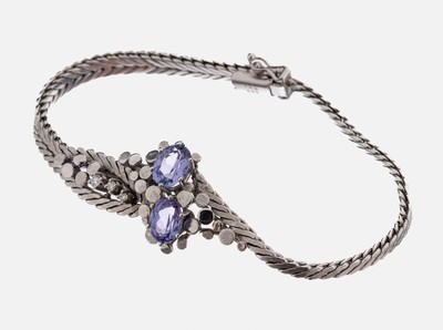 14 kt Gold Tansanit-Brillant-Armband, 1970er Jahre, WG 585/000, abstraktes Design, 2 ovalfacett. Tansanite zus. ca. 2.0 ct, 3 Brillanten zus. ca. ...