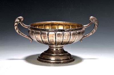 Doppelhenkelschale, Budapest, Österreich -Ungarn, 1867-72, 800er, ca. 599g, godroniert, D. 30cm