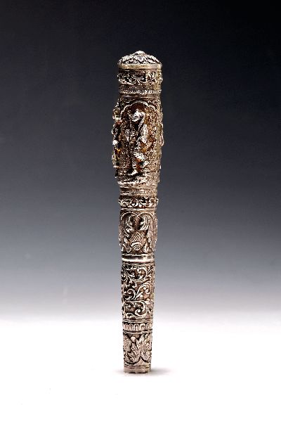 Stockgriff des Historismus, wohl deutsch, ausgehendes 19.Jh., Silber geprüft, dichter Reliefdekor im Stil der Renaissance, 3 Figuren im Hochrelief, ...