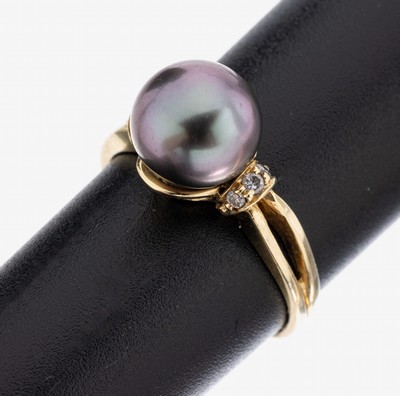 14 kt Gold Perl-Brillant-Ring, GG 585/000, 1 graue Zuchtperle, D. ca. 9.3 mm, 6 Brillanten zus. ca. 0.06 ct Weiß/p1, RW 57, ca. 4.1 g