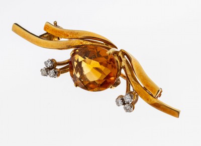 18 kt Gold Citrin-Diamant-Brosche, GG 750/000, stil. floral, ovalfacett. Citrin ca. 6.50 ct, 6 8/8-Diamanten in WG gefasst zus. ca. 0.08 ct ...
