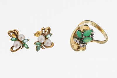 14 kt Gold Chrysopras-Brillant-Ring, GG 585/000, 3 Chrysopras-Cabochons zus. ca. 1.20 ct, 3 Brillanten zus. ca. 0.09 ct Weiß/si, RW 50, ca. 6.7 g ...