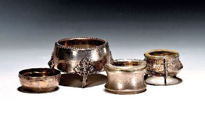 4 Salieren, deutsch, 19.Jh., 3x Silber, 1x WMF, 2x mit Glaseinsätzen, Silber: ca. 150g, D. 5,5-7 cm