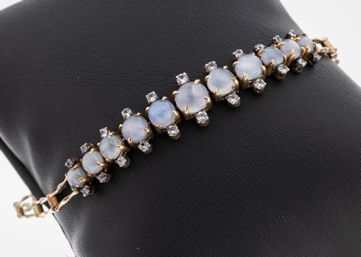 14 kt Gold Saphir-Armband, GG/WG 585/000 gepr., 11 runde Sternsaphir-Cabochons zus. ca.9.0 ct, 22 Diamantimitationen, L. ca. 17.5 cm,Kastenschloss ...