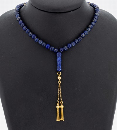 18 kt Gold Lapislazuli-Collier, GG 750/000, Lapislazuli-Kugeln mit Pyriteinschlüssen, D. ca. 5.9 mm, Mittelteil mit Quastenabhängung, L. ca. 41 ...