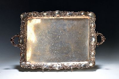 Silbertablett, deutsch, Anfang 20.Jh., 800er Silber gemarkt, barockisierender Dekor mit Rollwerk und Rosenblüten, Doppelhenkel, 1210g, 51x32 cm