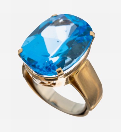 18 kt Gold Topas-Ring, GG 750/000, schlichte Gestaltung, ovalfacett. Blautopas (beh.) ca. 18.0 ct, intensive Farbe, RW 50, Verkleinerungsschiene, ...