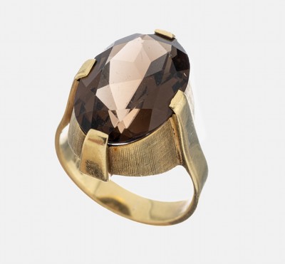 14 kt Gold Rauchquarz Ring, 1950er Jahre, GG 585/000, ovalfacett. Quarz ca. 5.0 ct, Krappenfassungen, Fassung fein grav., RW 51, ca. 7.4 g