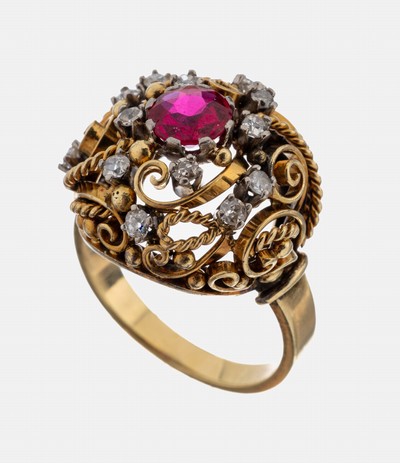14 kt Gold Rubin Diamant Ring, GG/WG 585/ 000, Ringkopf in Halbkugel, mit Kordeldraht- verz. und Granulaten, z.T. bes. mit 13 8/8- Diamanten zus. ...
