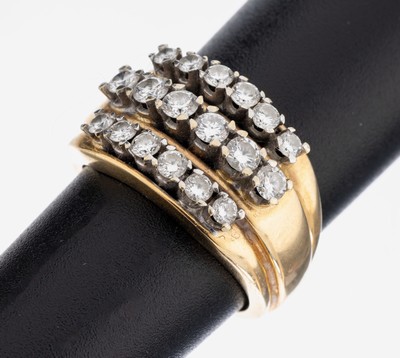 14 kt Gold Brillant-Ring, GG/WG 585/000, 18in WG gefasste Brillanten zus. ca. 1.10 ct Weiß/si, RW 54, ca. 7.7 g