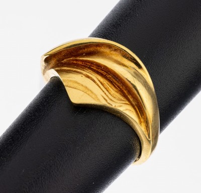 14 kt Gold Ring, GG 585/000, abstraktes geschwungenes Design, RW 55.5, ca. 4.4 g, Meistermarke unged.