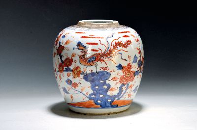 Ingwertopf, China, um 1880/1900, Porzellan, unterglasurblauer Dekor, rot und goldene Aufglasurbemalung, fliegender Drache und Paradiesvogel in ...
