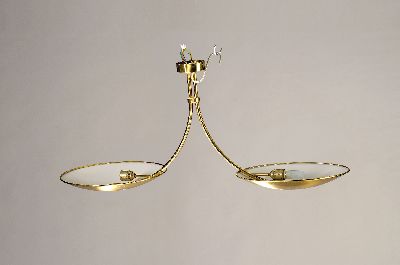 Mid Century-Deckenlampe "Duan", Florian Schulz, Ludwigsburg, 1970er-Jahre, zwei ovale Schalen aus poliertem Messingblech, innen weiß ...