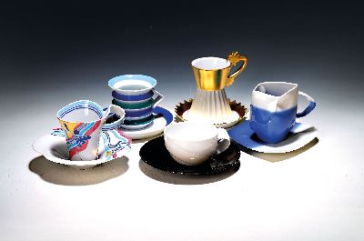 5 Künstlertassen, Rosenthal, Entwürfe: Marcello Mrandini Nr. 12; Nr. 23 Otto Piene, Nr. 30 J.C. Crousaz; Nr. 8 James Kirkwood; Nr. 11 Johann van ...