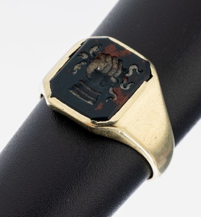 14 kt Gold Hämatit-Siegelring, GG 585/000, Hämatit-Platte, Intaglio Darstellung einer Faust, die drei Schlangen hält, Zeichen der heroischen ...