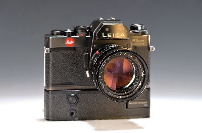 Leica R3 Mot, Bj. 1979, mit Summicron-R 90mm 1:2, Nr. 1513957, mit Motor-Winder, deutliche Gebrauchsspuren, Batteriefach am Winder defekt, ...