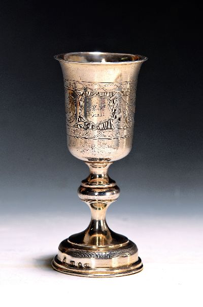 Silberpokal, Russland, um 1800, 84 Zolotniki, floraler Gravurdekor, innen vergoldeter Kelch, Kartusche graviert "M.T. 1883", 127g, H. 15cm