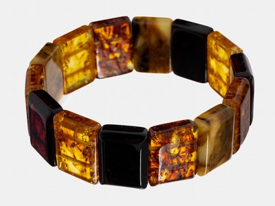 Bernstein-Armband, 14 Bernstein-Glieder auf2-rhg. Gummiband, versch. Farben, D. ca. 5.5 cm, ca. 21.3 g