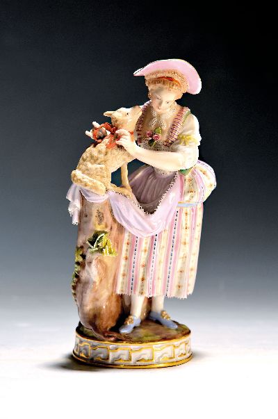 Porzellanfigur, Meissen, um 1880-1924, Schäferin mit Schaf am Baumstumpf, Entwurf Victor Acier, Modellnummer F 68, polychrom bemalt, am Blattwerk ...