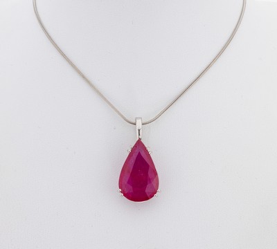 18 kt gold Rubin-Anhänger, WG 750/000, facett. Rubintropfen (beh.) ca. 2.80 ct, an Schlangenkette, WG 585/000, L. ca. 60 cm, Karabinerschließe, ...
