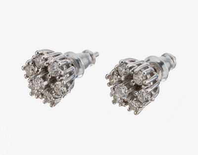 Paar 14 kt Gold Brillant-Ohrstecker, WG 585/000, 14 Brillanten zus. ca. 0.42 ct Weiß/si, ca. 2.3 g, Brisuren Metall