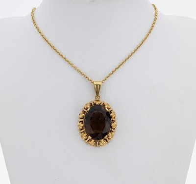 14 kt Gold Rauchquarz-Anhänger, GG 585/000,gr. ovalfacett. Rauchquarz, florale Fassung durchbrochen, L. ca. 4.5 cm, an Kette, GG 585/000, L. ca. 56 ...