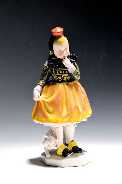 Porzellanfigur, Schwarzburger Werkstätten, 1926-1937, Mädchen in Tracht, Modellnr. U 66, Mädchen in Tracht, bunt naturalistisch bemalt, H. ca. ...