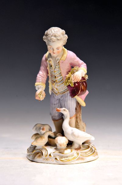 Porzellangruppe, Meissen, um 1850-1924, Knabe beim Gänsefüttern, Entwurf Johann Joachim Kaendler, Modellnr. C 41, Gärtnerjunge, polychrom bemalt, ...