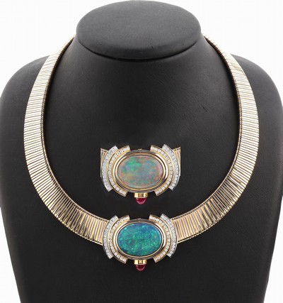 18 kt Gold und Platin Opal-Brillant-Rubin- Collier, GG 750/000, Einzelanfertigung eines renommierten Idar-Obersteiner Goldschmieds, Mittelteil mit ...