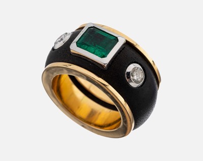 18 kt Gold Smaragd-Brillant-Ebenholz-Ring, GG/WG 750/000, Einzelanfertigung eines renommierten Idar-Obersteiner Goldschmieds, Ringschiene mit ...