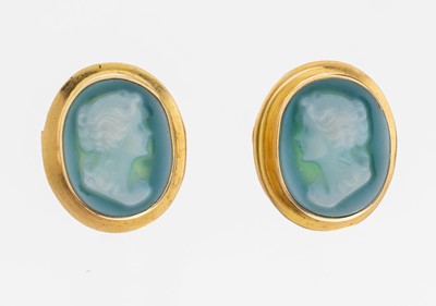 Paar 18 kt Gold Kamee-Ohrstecker, GG 750/000, schlichte Gestaltung, 2 kl. ovale Lagenachat-Kameen, Darstellung einer Dame im Profil, ca. 2.7 g